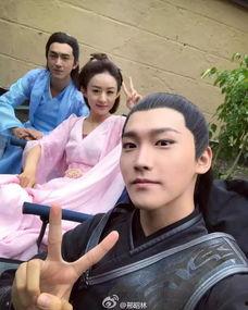 娱乐吃瓜小说双男主,双男主的甜蜜食趣之旅